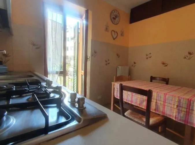 Sopra_lavia Stazione_la Spezia_cinque Terre Holiday home *